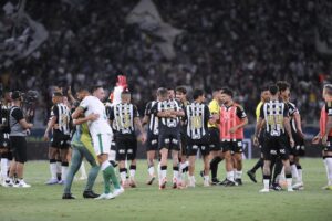 Galo goleou o América por 4 a 0 no jogo de ida da final do Mineiro (foto: Alexandre Guzanshe/EM/D.A Press)