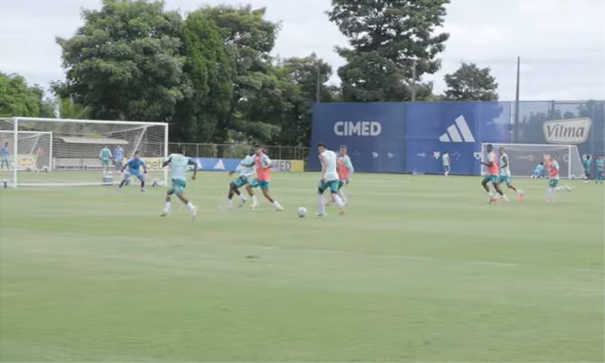 Villalba chutou bola no travessão em jogo-treino do Cruzeiro na Toca (foto: Fábio Figueiredo/Cruzeiro)