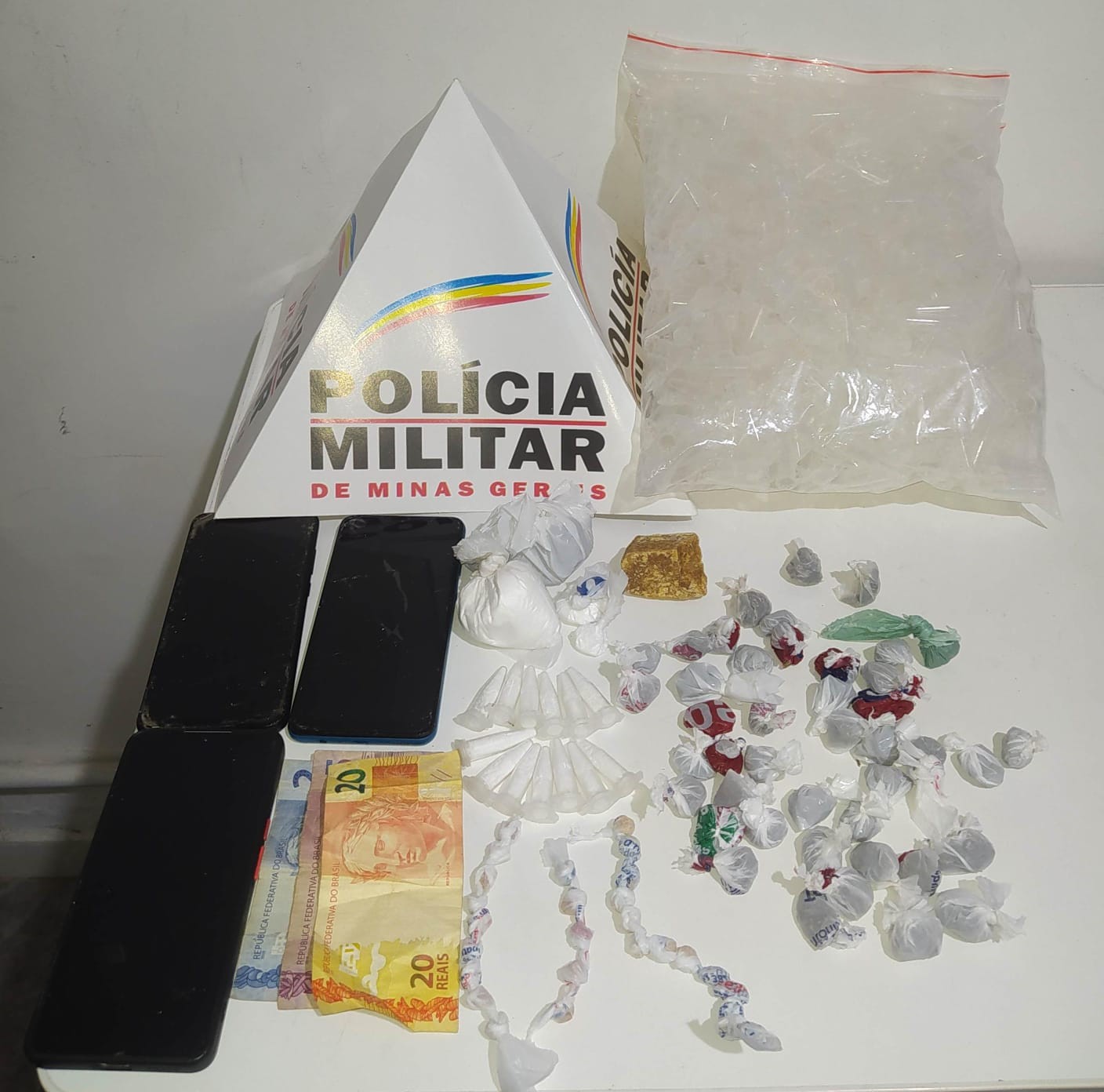 Quatro são presos por tráfico de drogas após abordagem policial em Ipatinga | Vales de Minas Gerais